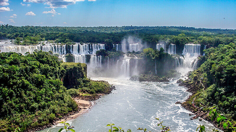 Die Iguazu Wasserfälle von Brasilien und Argentinien